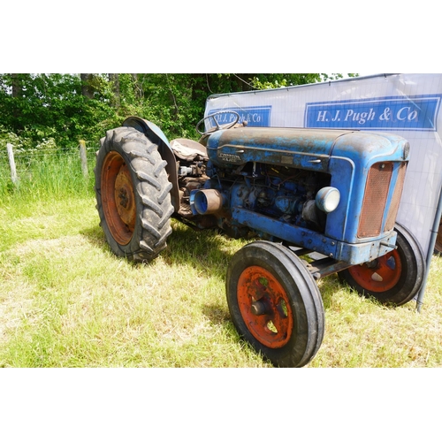 107 - Fordson Major E1A Petrol TVO tractor. Downswept exhaust, electric start. drives. 1952. Pulley. Old b... 