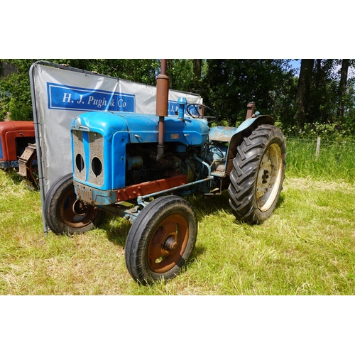 109 - Fordson Super Major tractor. 1962. Runs and drives