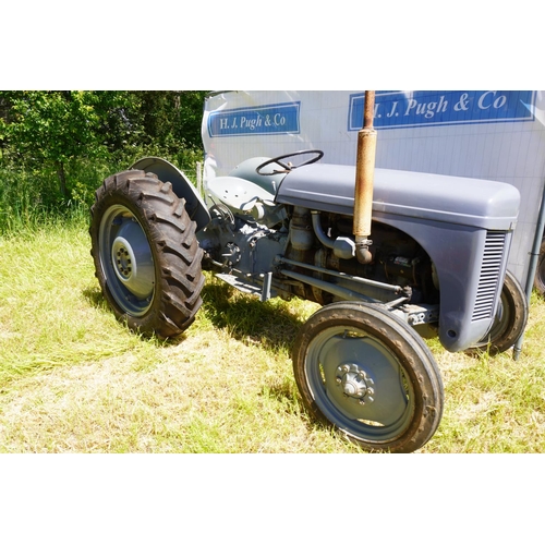 115 - Ferguson TEF diesel tractor. Runs and drives. sn 473046. Reg. NVJ 668. V5