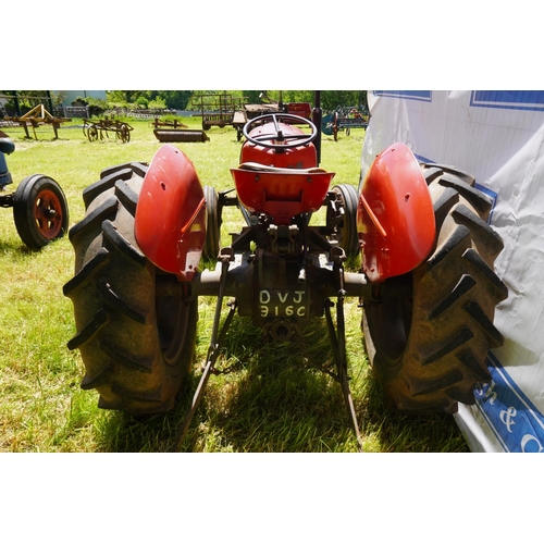 118 - Massey Ferguson 35 tractor. Early restoration. Very good starter, engine rebuilt. Reg. DVJ 391C