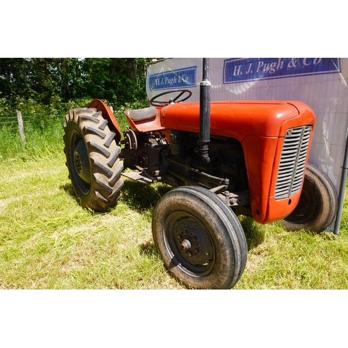 118 - Massey Ferguson 35 tractor. Early restoration. Very good starter, engine rebuilt. Reg. DVJ 391C