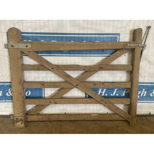 1 - Wooden 5ft gate