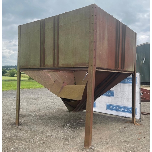 120 - Large grain hopper 9ft 6