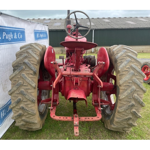 136 - Farmall M tractor, early restoration, runs and drives, Reg no. BJE 926