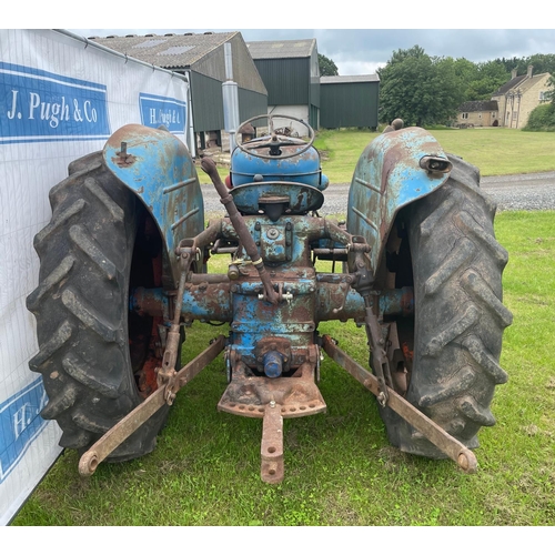 141 - Fordson Major tractor, runs and drives, Reg no TDD 269