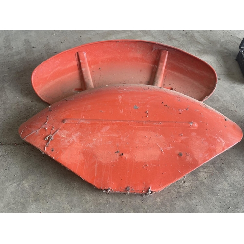 63 - Massey Ferguson mud guards