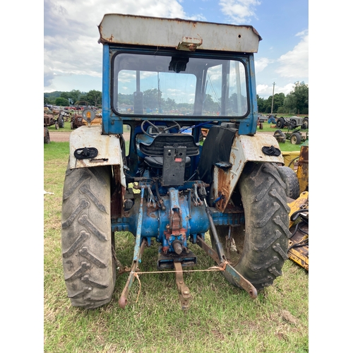 1221 - Ford 4000 tractor. 1970. Runs, hydraulics work. No V5.
