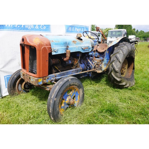 122 - Fordson Power Major tractor. Runs & drives