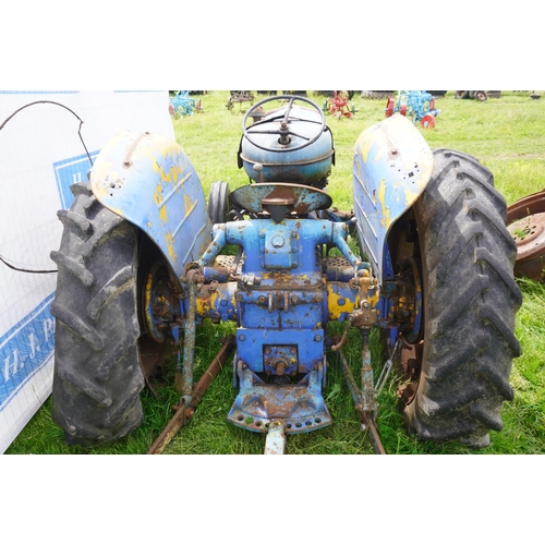 122 - Fordson Power Major tractor. Runs & drives