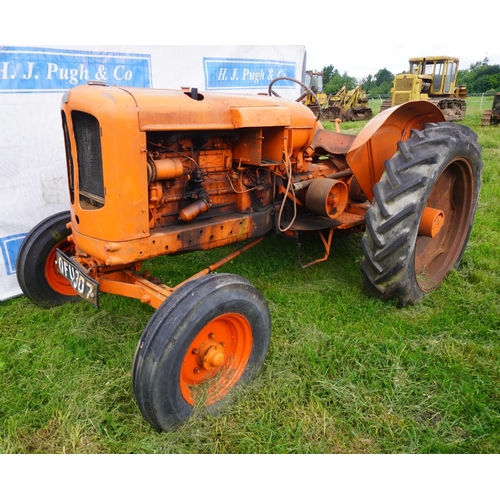 138 - Nuffield M4 tractor. Runs & drives. Reg. OFU 307