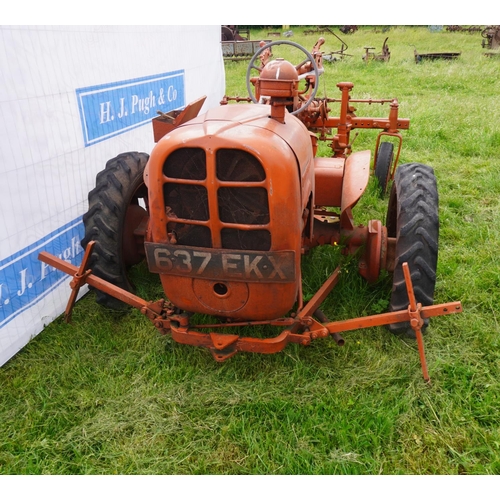 139 - David Brown 2D tractor. Reg. 637 EKX