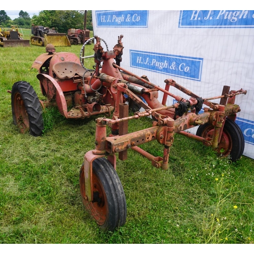 140 - David Brown 2D tractor.