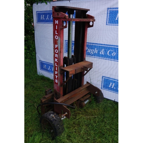 16 - Hilo fork lift