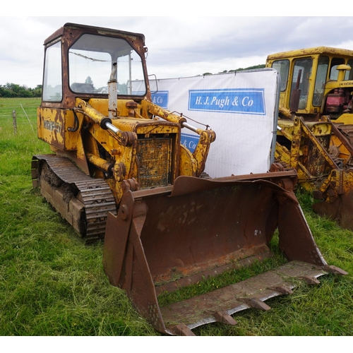 168 - International 125 crawler tractor. Reg. AYY 358T