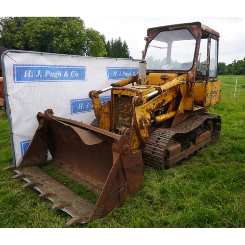 168 - International 125 crawler tractor. Reg. AYY 358T