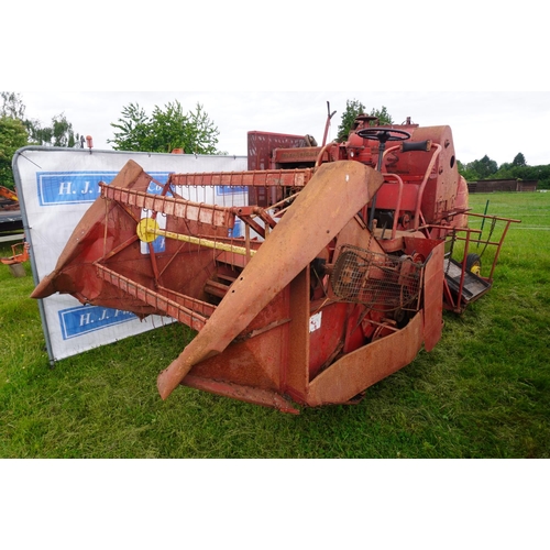 176 - Massey Ferguson 735 combine