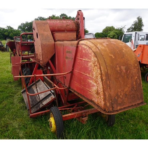 176 - Massey Ferguson 735 combine