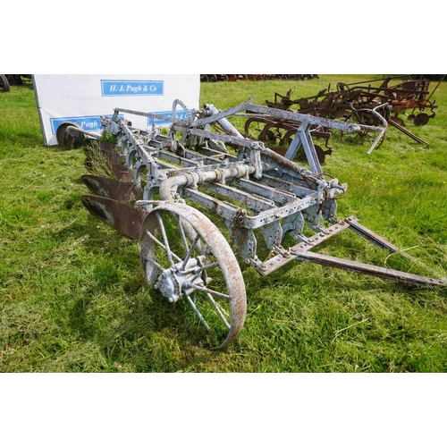 89 - Ransome Hexatrac No.7 5 furrow plough