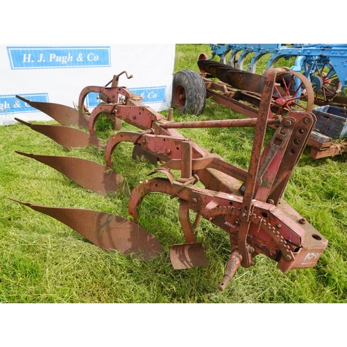 92 - International 4 furrow plough