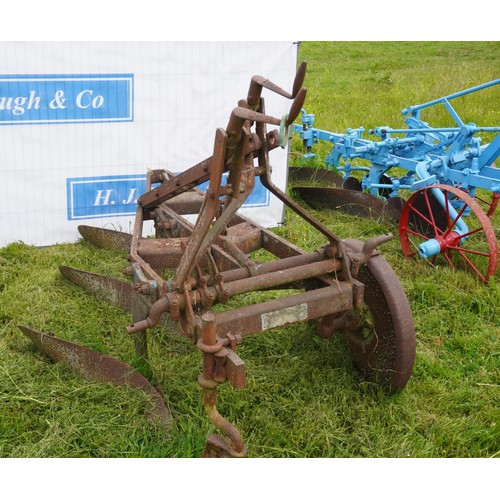 99 - Ford Ransomes 3 furrow plough