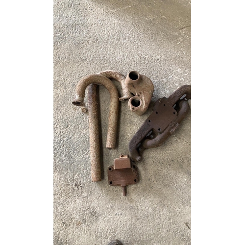 87 - Fordson Major manifold parts