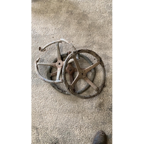 88 - Fordson Standard steering wheels