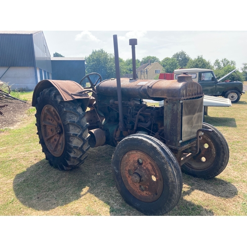 147 - Fordson Standard N tractor, green wide wing, runs, no docs