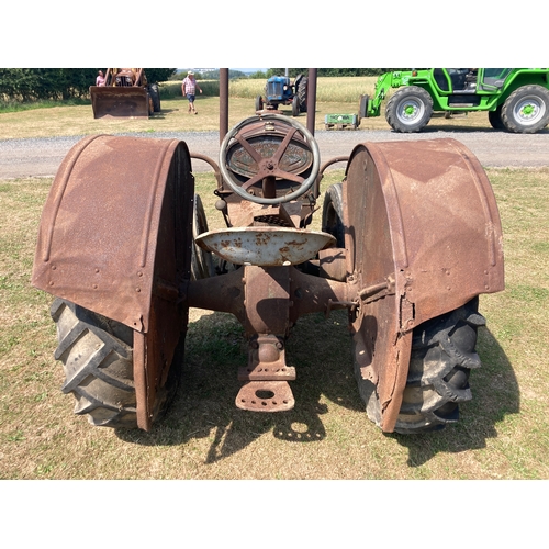 147 - Fordson Standard N tractor, green wide wing, runs, no docs