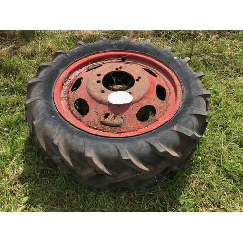 201A - Pair of wheels and tyres 6-22