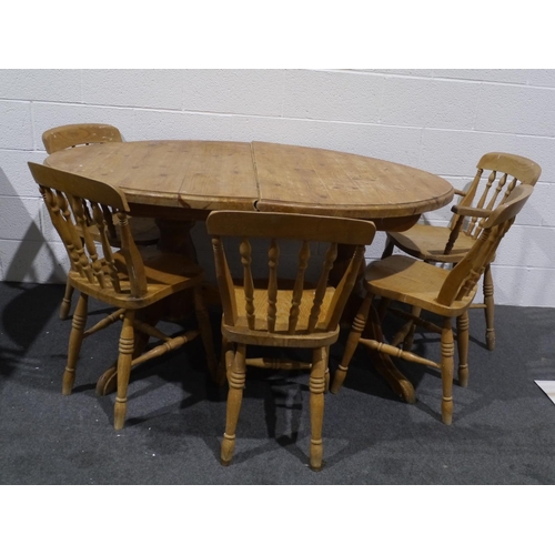 198 - Pine kitchen table and 5 chairs 60x42