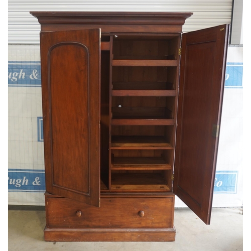 228 - Mahogany linen press 83x52