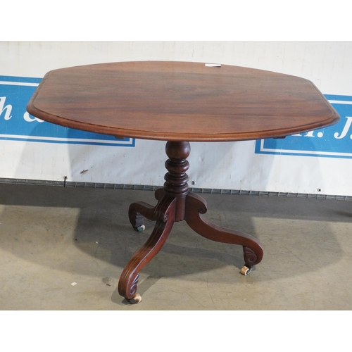 61 - Tilt top mid 19th Century table 40x36