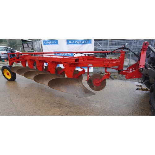 102 - Massey Ferguson 86 4/5 furrow semi mounted conventional plough, badged. No rust