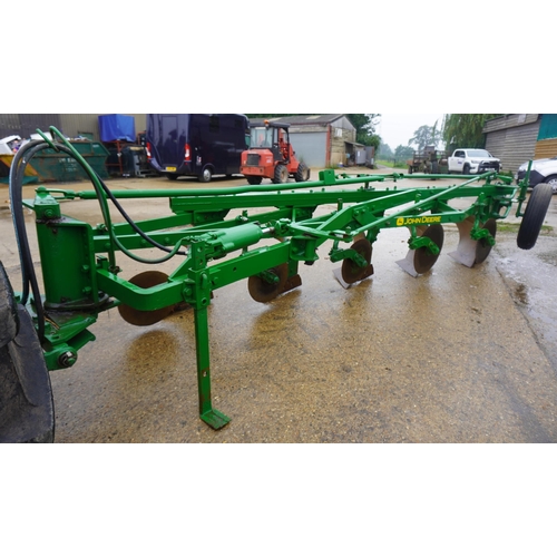 104 - John Deere F145H 5 furrow semi mounted conventional plough, no rust