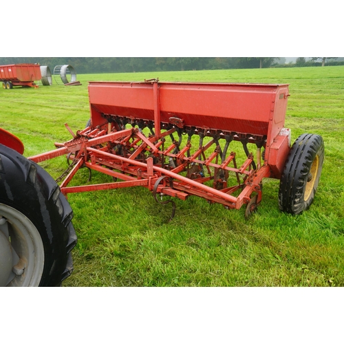 67 - Massey Ferguson corn drill