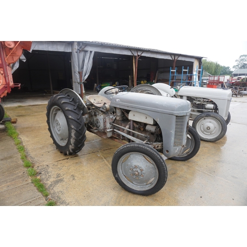 91 - Ferguson T20 petrol paraffin tractor. Runs and drives, down swept exhaust