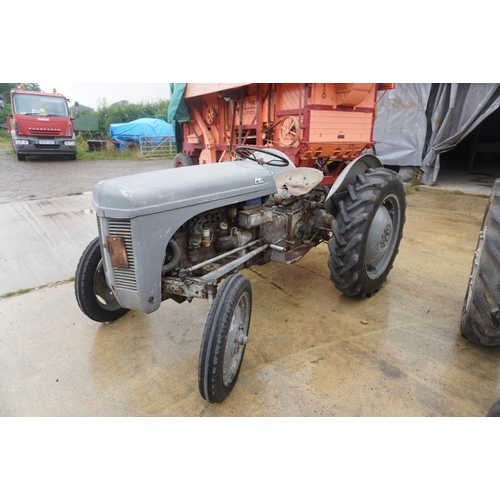 91 - Ferguson T20 petrol paraffin tractor. Runs and drives, down swept exhaust