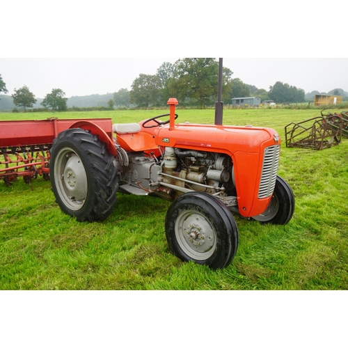 92 - Massey Ferguson 35 tractor, 3 cylinder, restored