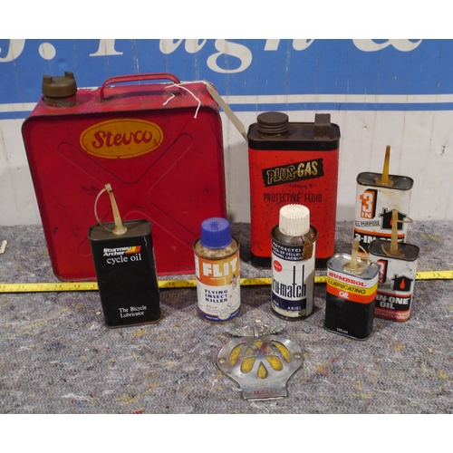 271 - Assorted oil cans, other cans and AA badge