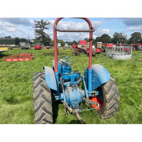 167 - Fordson Dexta tractor. 1962, In working order, good runner but needs renovation finishing.