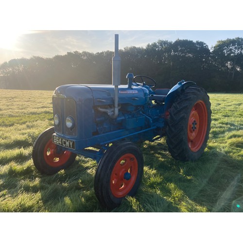 123 - Fordson Super Major tractor. 1963, well restored. Runs very well. Reg. 864 CWY. V5