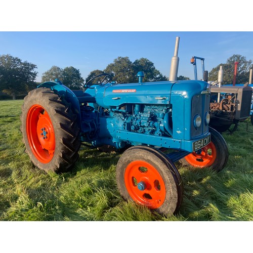 123 - Fordson Super Major tractor. 1963, well restored. Runs very well. Reg. 864 CWY. V5