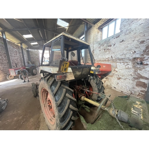 90 - David Brown 1490 tractor. Runs and drives. Hydro not working