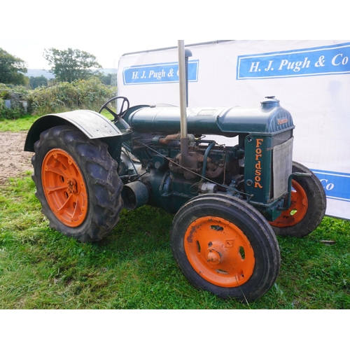 155 - Fordson N tractor. Runs and drives, Older restoration. Reg. FTA 174. V5