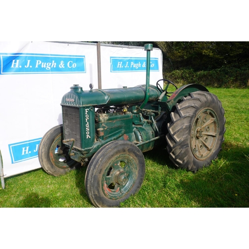 159 - Fordson N narrow wing tractor. Runs and drives. No V5