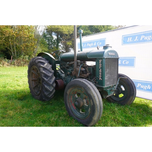 159 - Fordson N narrow wing tractor. Runs and drives. No V5