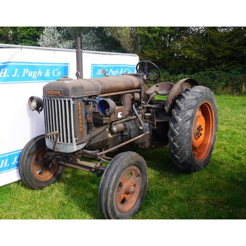 160 - Fordson E27N tractor. Complete with full electrics and hydraulics. Totally original barn find. Non r... 