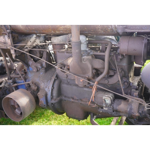 160 - Fordson E27N tractor. Complete with full electrics and hydraulics. Totally original barn find. Non r... 