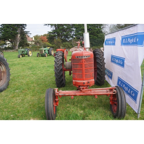 180 - McCormick Farmall H tractor. New tyres, wheel weights. Runs and drives. SN. 7BH 141 691. V5