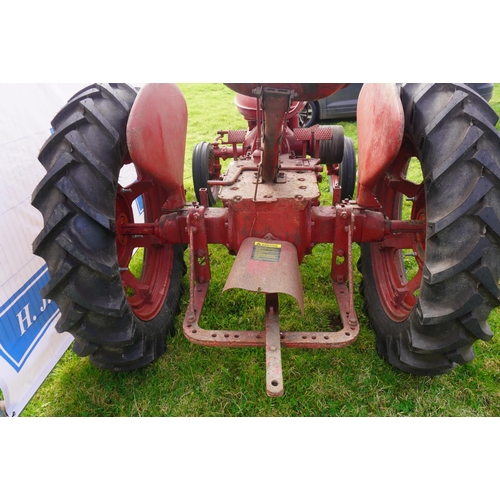 180 - McCormick Farmall H tractor. New tyres, wheel weights. Runs and drives. SN. 7BH 141 691. V5